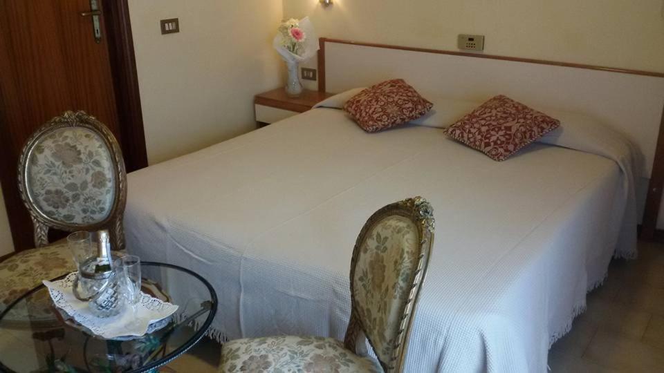 Hotel Le Vigne Contigliano Екстериор снимка